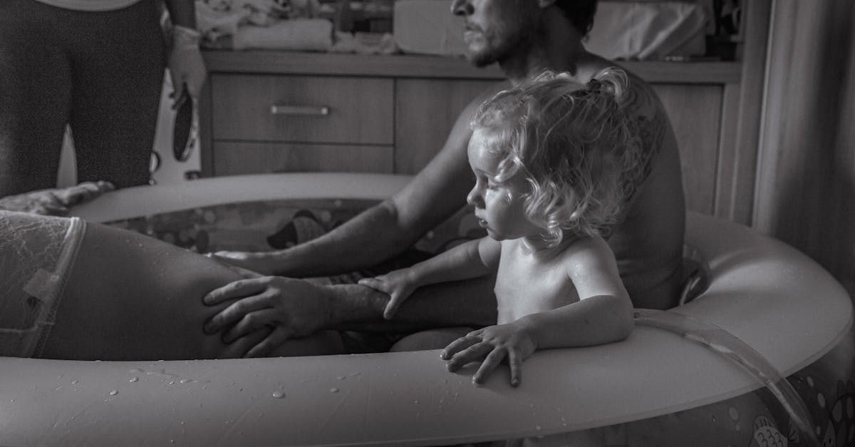 découvrez le rôle essentiel des sages-femmes, professionnelles de la santé dédiées à accompagner les femmes tout au long de leur grossesse et lors de l'accouchement. apprenez-en plus sur leur formation, leurs compétences, et l'importance de leur soutien pour le bien-être maternel et néonatal.