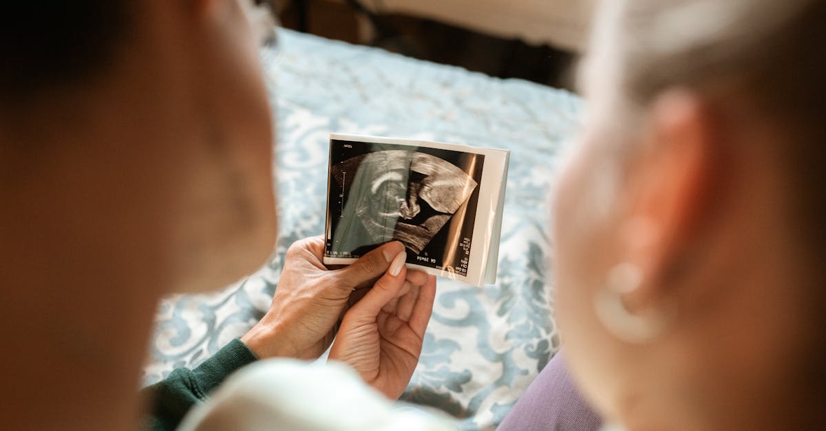 découvrez l'importance des soins prénatals pour garantir la santé de la mère et de l'enfant. informations sur les visites médicales, les conseils nutritionnels et les examens essentiels pour un suivi optimal durant la grossesse.