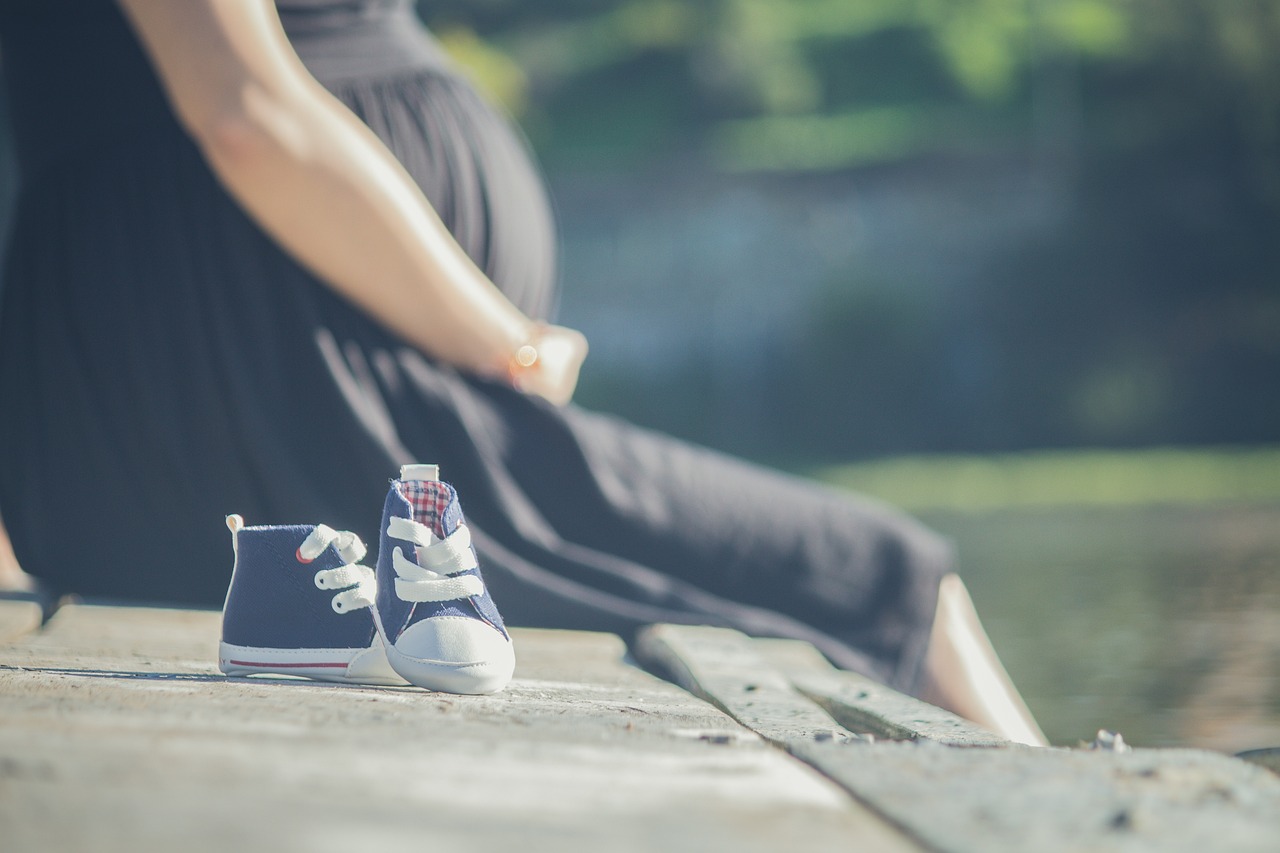 découvrez les symptômes de la grossesse : des nausées matinales aux changements d'humeur, apprenez à reconnaître les signes de ce moment unique de votre vie. informez-vous sur les divers symptômes de grossesse pour mieux comprendre votre corps et accueillir ce nouveau chapitre avec sérénité.
