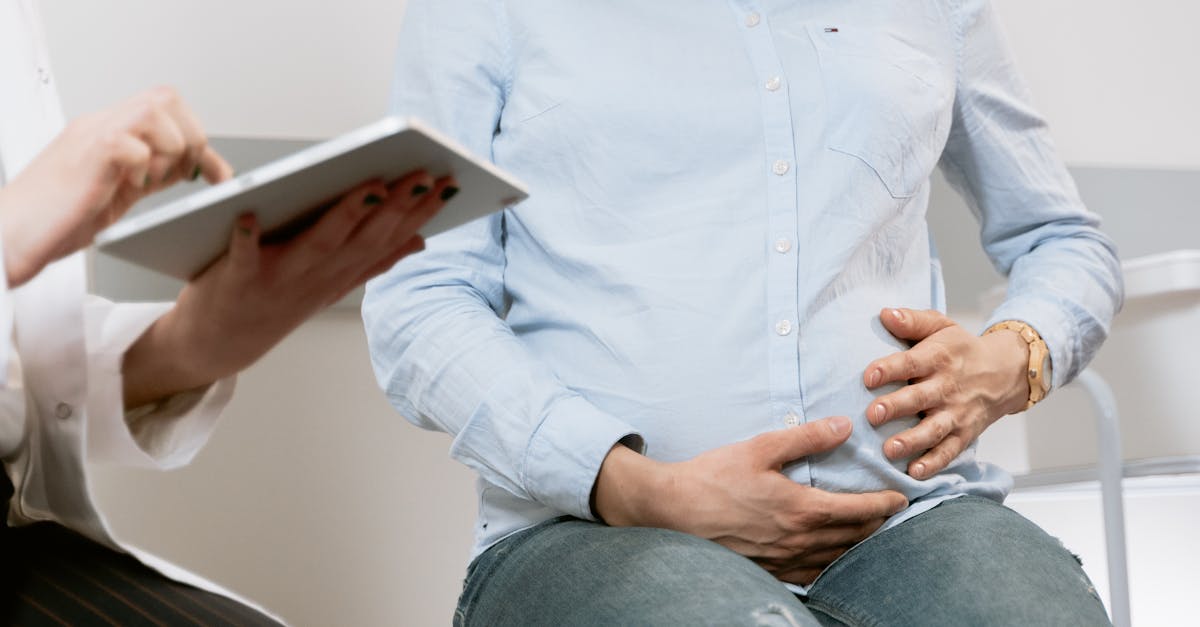 découvrez le monde des sages-femmes, des professionnelles de la santé qui accompagnent les femmes tout au long de la grossesse, de l'accouchement et du post-partum. apprenez-en davantage sur leur rôle essentiel, leurs compétences et leur approche centrée sur la mère et l'enfant.