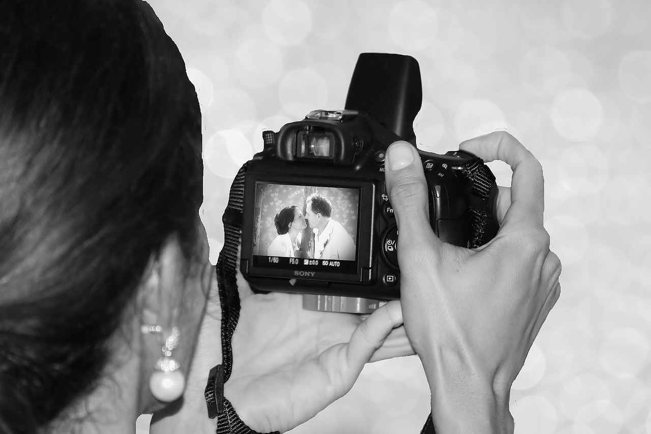 découvrez l'art des photographes de mariage, spécialisés dans la capture des moments uniques de votre grand jour. offrez-vous des souvenirs inoubliables grâce à une équipe de professionnels passionnés, prête à immortaliser chaque émotion et détail de votre célébration.