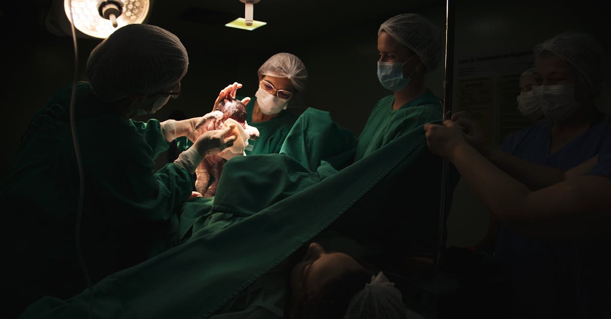 découvrez le rôle essentiel des sages-femmes dans l'accompagnement de la grossesse, de l'accouchement et du post-partum. apprenez-en davantage sur leurs compétences, leur formation et leur impact sur la santé des mères et des bébés.