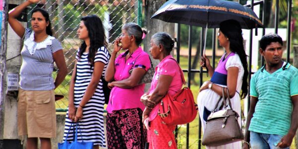 découvrez comment préserver une vie sociale épanouie pendant la grossesse, avec conseils et astuces pour rester active et connectée durant cette période unique.