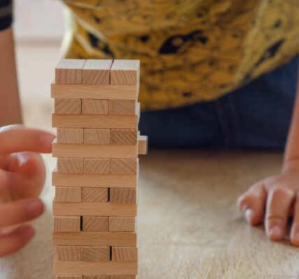 découvrez une sélection de jeux de société pour toute la famille, parfaits pour des moments de fun et de convivialité entre enfants et adultes.