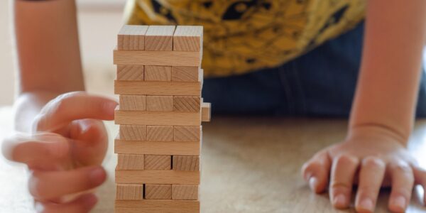 découvrez une sélection de jeux de société pour toute la famille, parfaits pour des moments de fun et de convivialité entre enfants et adultes.