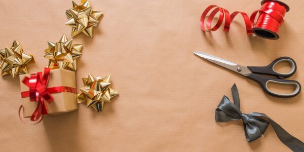 découvrez une sélection unique de cadeaux faits main, parfaits pour offrir des présents personnalisés et authentiques qui toucheront le cœur de vos proches.